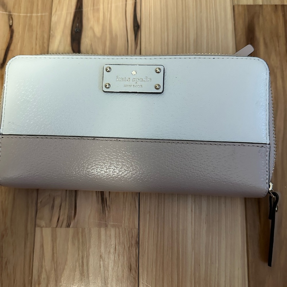 - Kate spade wallet
